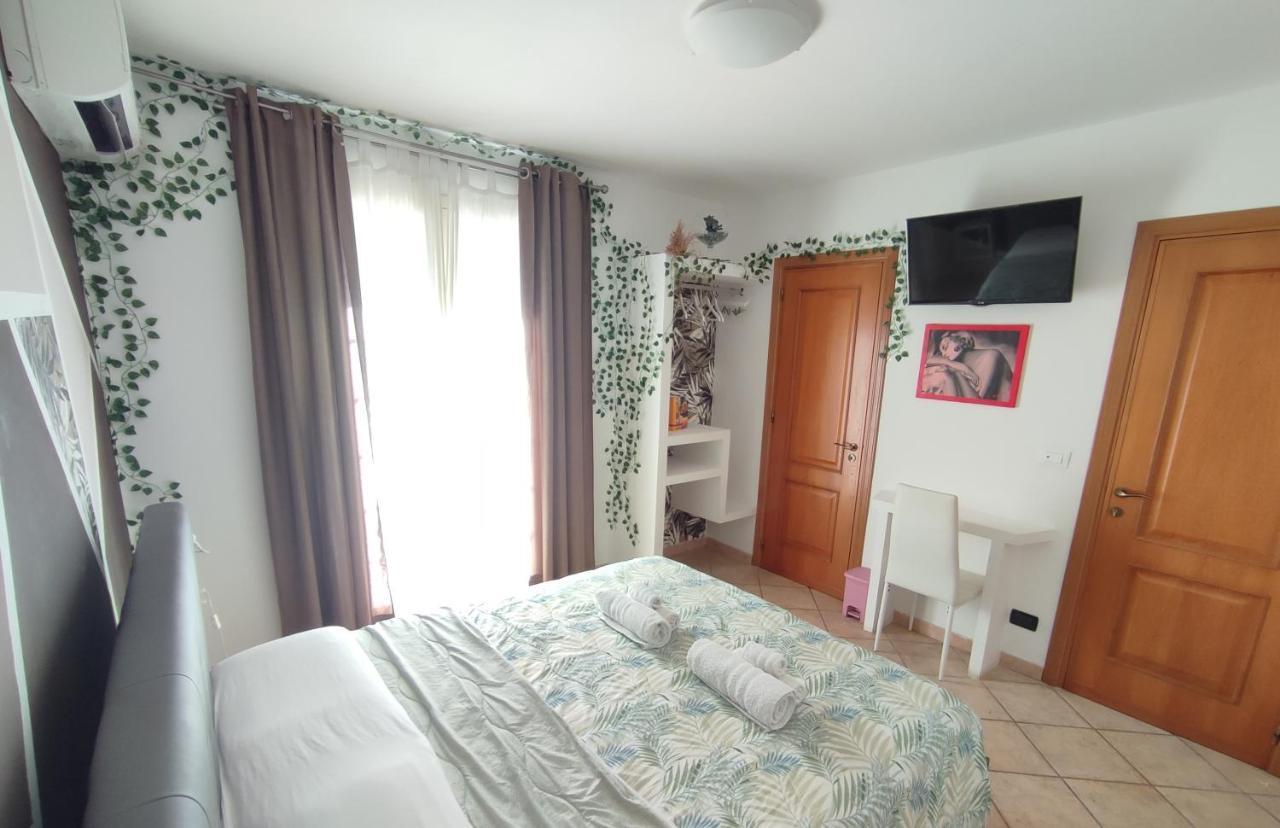Casa Vacanze Isolotto إزولا ديلي فيمين المظهر الخارجي الصورة