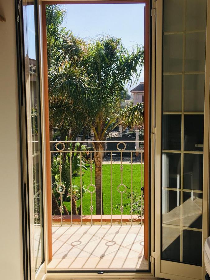 Casa Vacanze Isolotto إزولا ديلي فيمين المظهر الخارجي الصورة