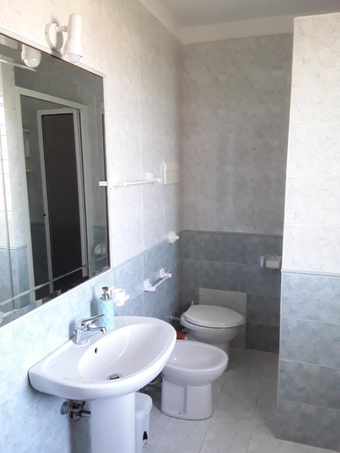 Casa Vacanze Isolotto إزولا ديلي فيمين المظهر الخارجي الصورة