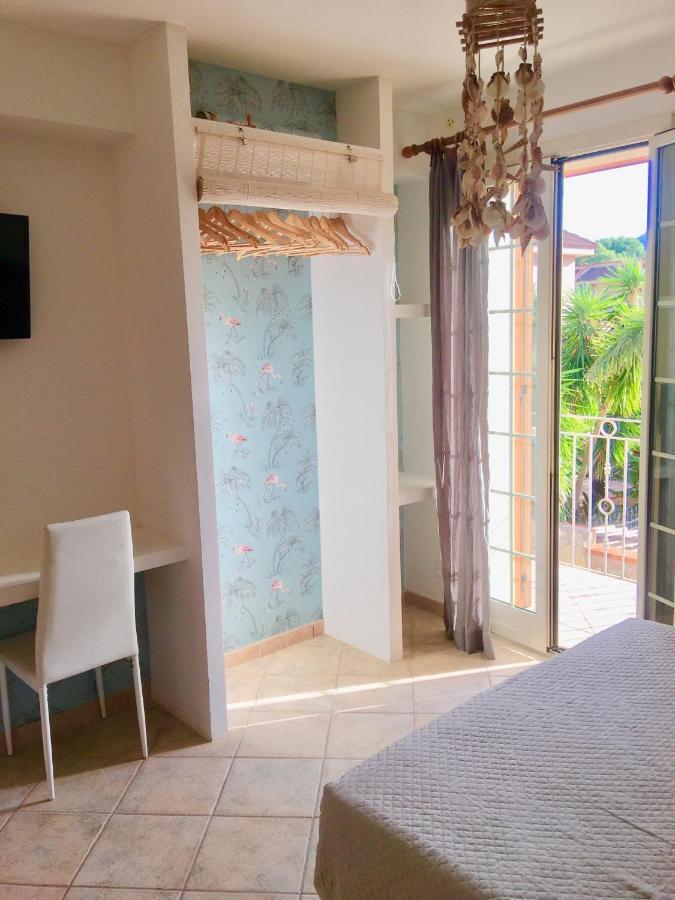 Casa Vacanze Isolotto إزولا ديلي فيمين المظهر الخارجي الصورة